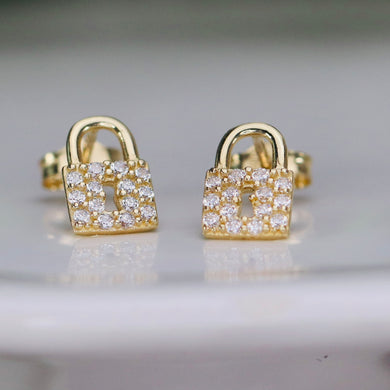 Adorable padlock studs in 14k yellow gold