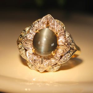 Impressive Cats eye chrysoberyl and diamond ring in 14k yellow gold
