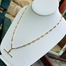 Load image into Gallery viewer, Vintage fancy link chain with T bar in yellow gold