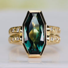 Load image into Gallery viewer, Estate green spinel and diamond ring in 18k yellow gold