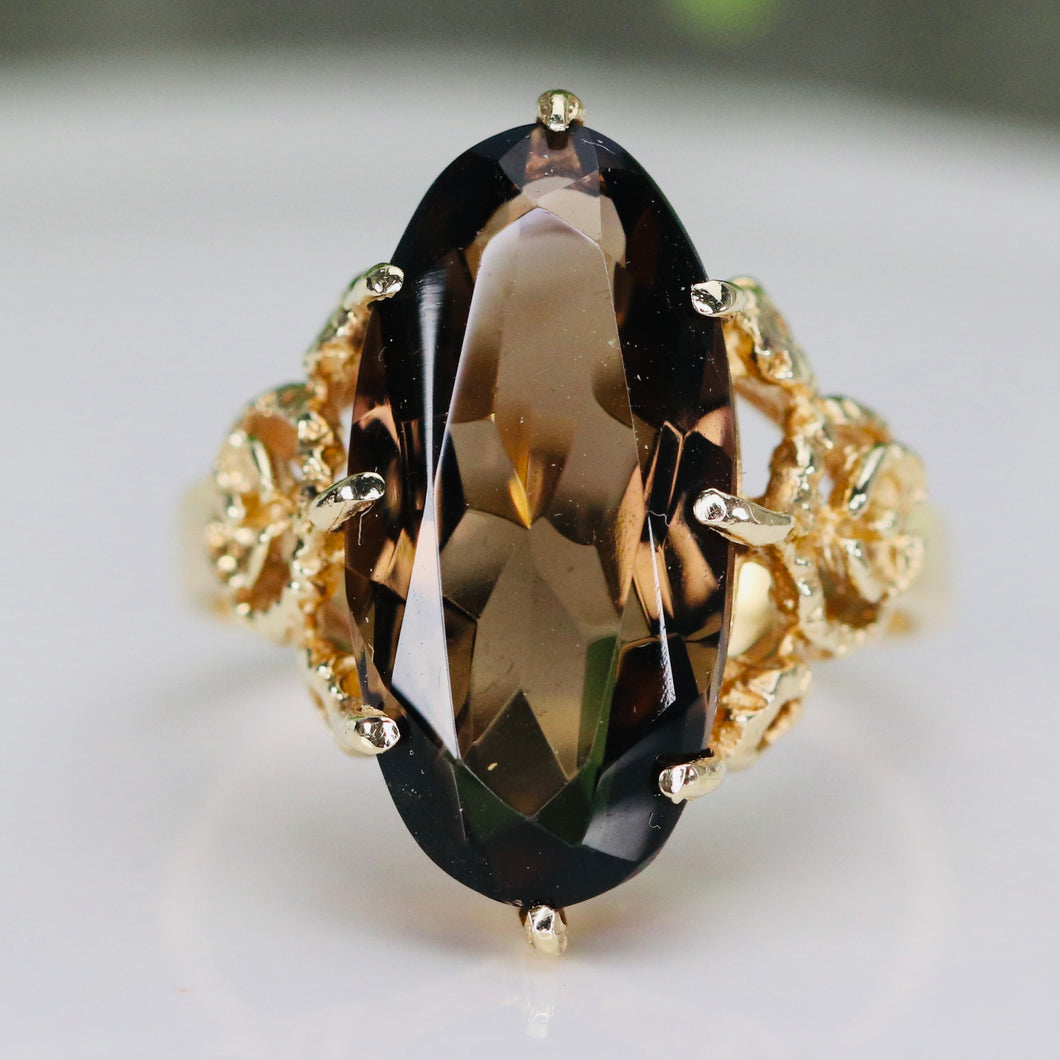 Vintage Smokey quartz moval ring in yellow gold