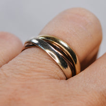 Load image into Gallery viewer, Vintage Rolling tri-tone gold ring