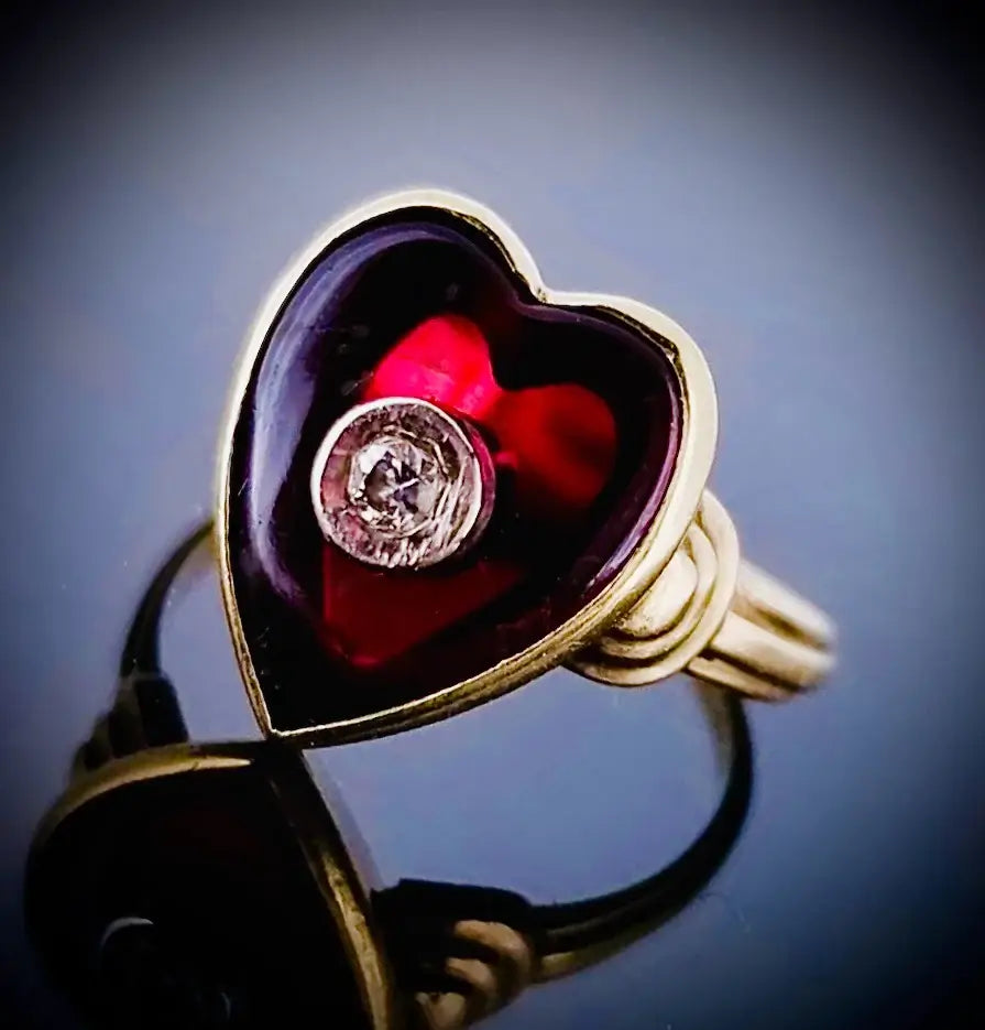 Vintage gold ring with heart shaped synthetic ruby and diamond