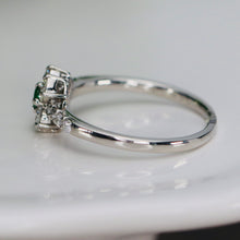 Load image into Gallery viewer, Estate tsavorite garnet and diamond ring in platinum