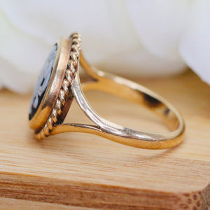 Vintage black and white Wedgwood cameo ring in yellow gold