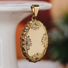Load image into Gallery viewer, Large oval engraved locket in yellow gold