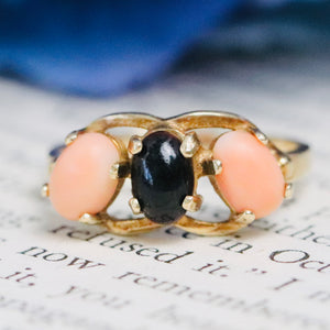 Vintage black and salmon coral ring in yellow gold
