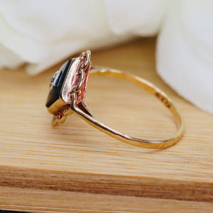 Onyx and diamond kite shaped ring in yellow gold