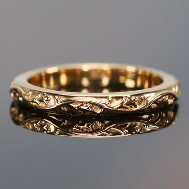 Vintage inspired Auralia sculpted vine patterned band in 14k yellow gold