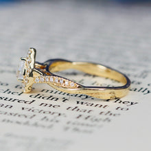 Load image into Gallery viewer, Pear shape diamond cluster ring in 14k yellow gold *onyx deal*