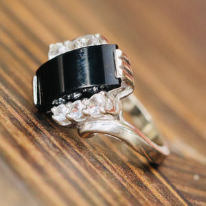 Vintage curved onyx ring in white gold