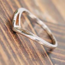 Load image into Gallery viewer, Vintage chevron band in 14k white gold
