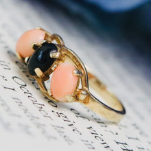 Load image into Gallery viewer, Vintage black and salmon coral ring in yellow gold