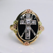 Load image into Gallery viewer, Unusual diamond cross oval onyx ring in yellow gold