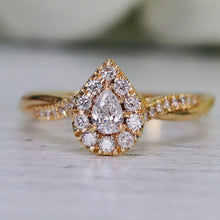 Load image into Gallery viewer, Pear shape diamond cluster ring in 14k yellow gold *onyx deal*