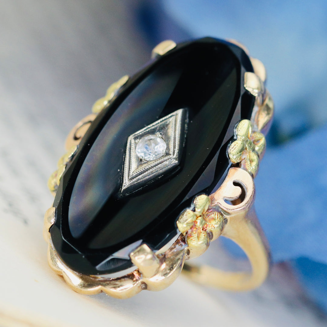 Vintage onyx ring in gold