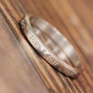 18k white gold patterned vintage band