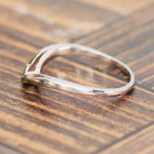 Load image into Gallery viewer, Vintage chevron band in 14k white gold