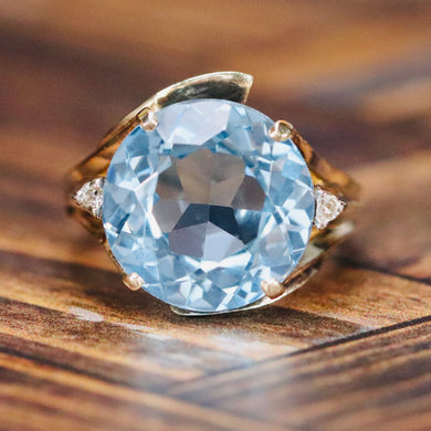 Vintage synthetic blue spinel in yellow gold