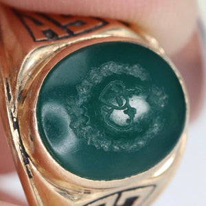 Vintage intaglio ring in yellow gold