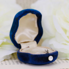 Load image into Gallery viewer, Vintage blue/purple velvet ring box