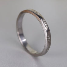 Load image into Gallery viewer, 18k white gold patterned vintage band