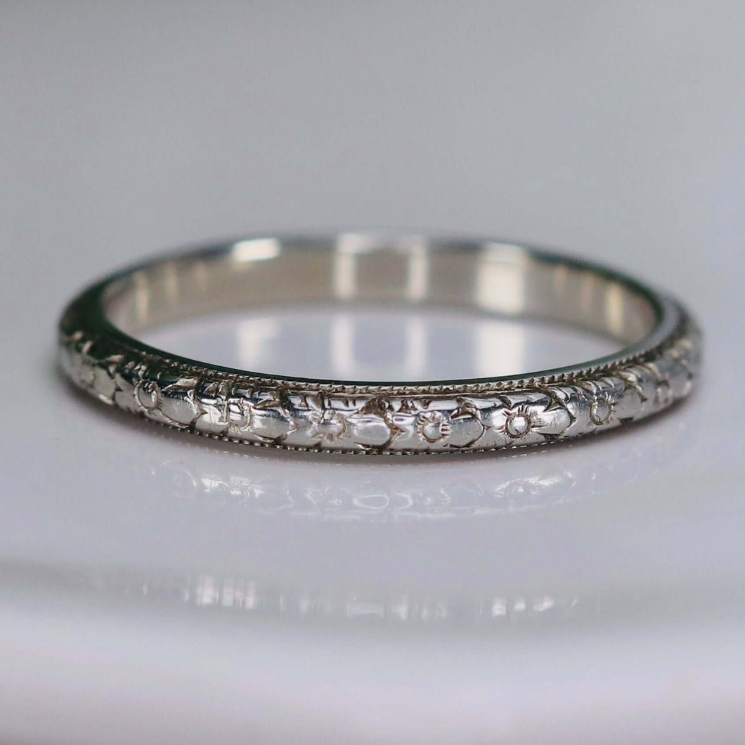 18k white gold orange blossom patterned band