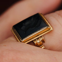 Load image into Gallery viewer, Vintage 1938 14k yellow gold onyx intaglio ring