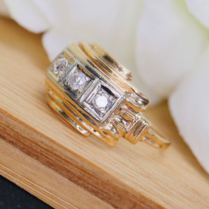 Vintage 3 diamond ring in 14k yellow gold