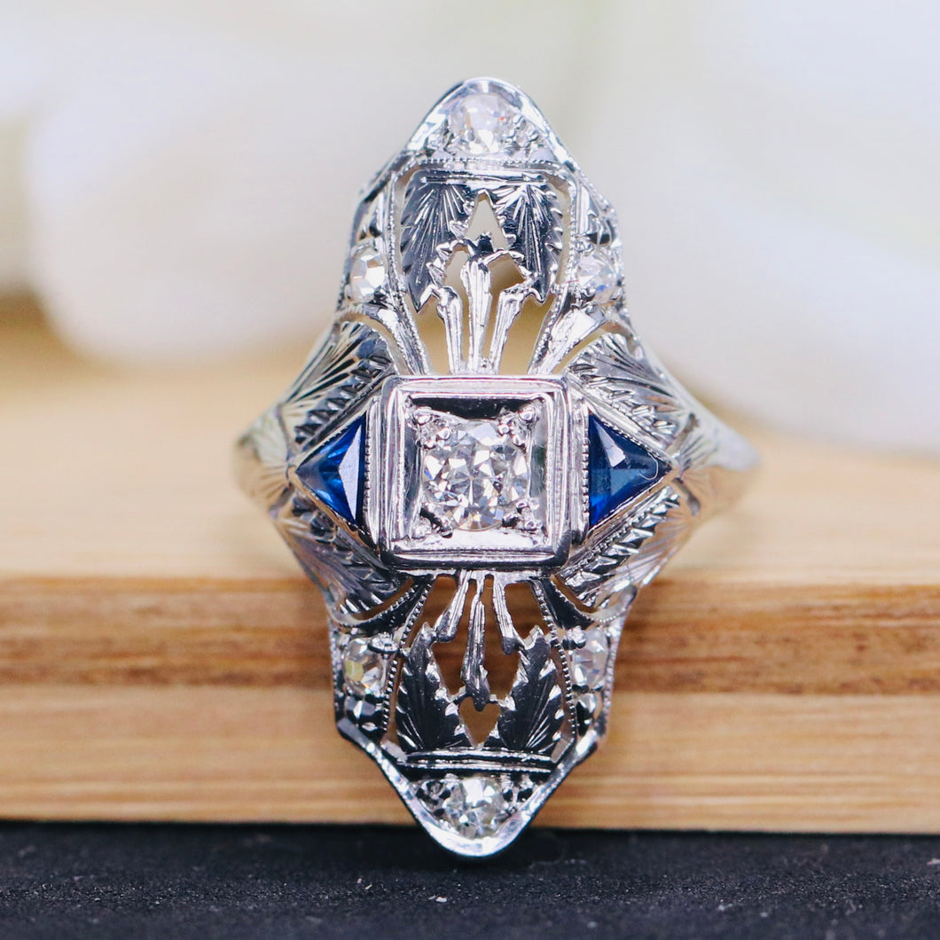 Sapphire and diamond plaque ring in 18k white gold