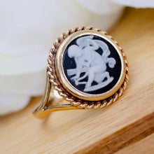 Load image into Gallery viewer, Vintage black and white Wedgwood cameo ring in yellow gold