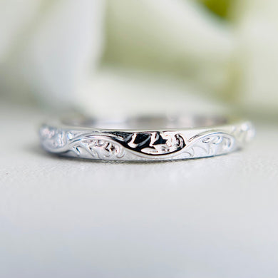 Vintage inspired Auralia sculpted vine patterned band in 14k white gold