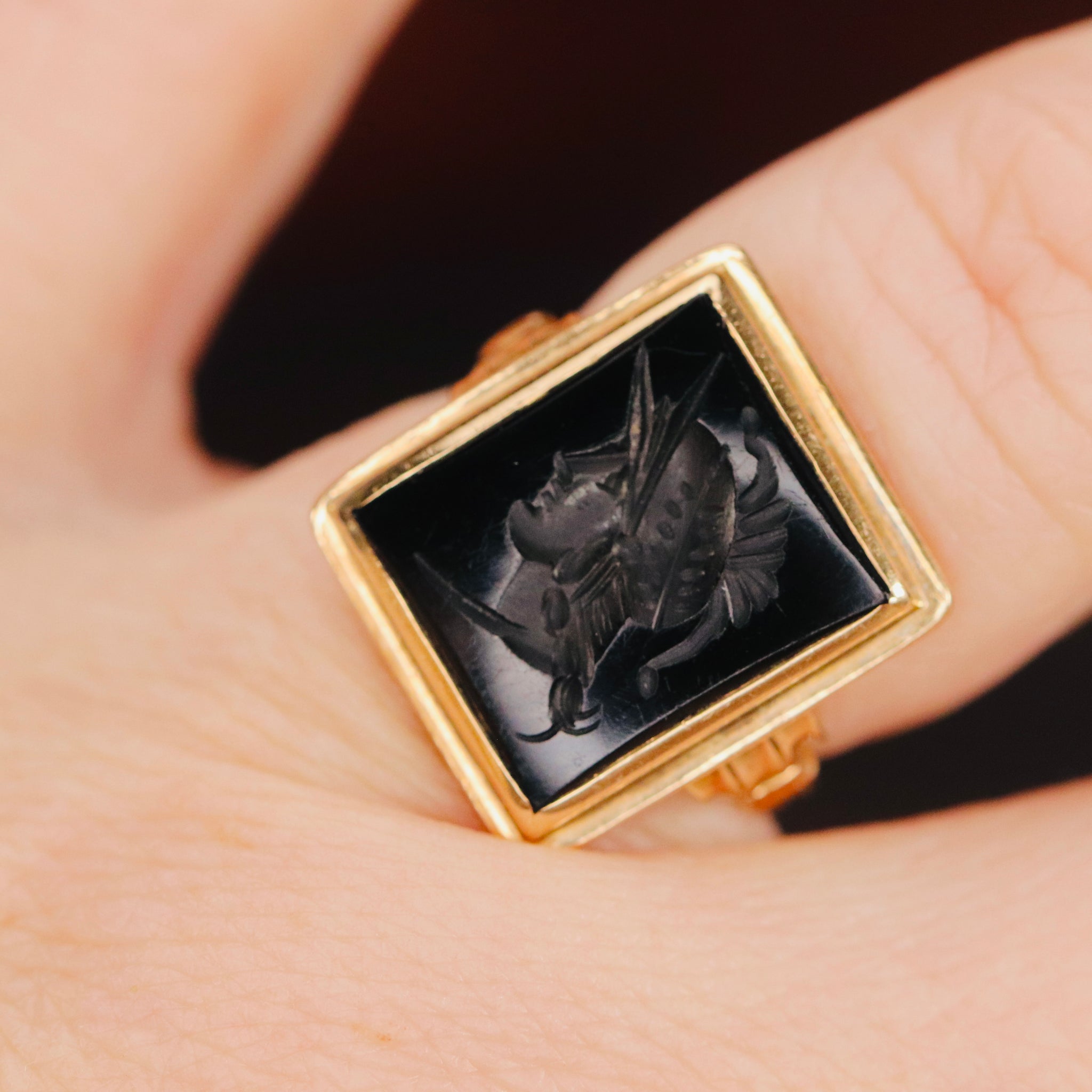 Vintage 1938 14k yellow gold onyx intaglio ring – Manor Jewels