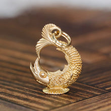 Load image into Gallery viewer, Fabulous vintage fish charm in yellow gold
