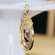 Load image into Gallery viewer, Vintage oval medal in yellow gold