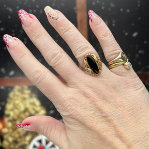Pierced design vintage onyx ring in yellow gold