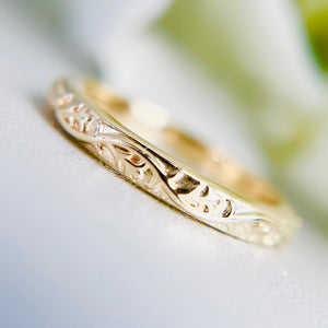 Vintage inspired Auralia sculpted vine patterned band in 14k yellow gold
