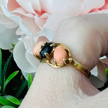 Load image into Gallery viewer, SALE!! Vintage black and salmon coral ring in yellow gold
