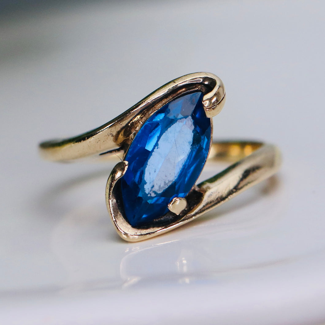 Royal blue synthetic spinel ring in yellow gold