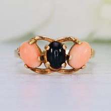 Load image into Gallery viewer, SALE!! Vintage black and salmon coral ring in yellow gold
