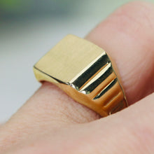 Load image into Gallery viewer, Chunky signet ring in 14k yellow gold