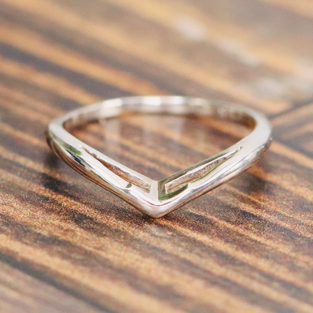 Vintage chevron band in 14k white gold