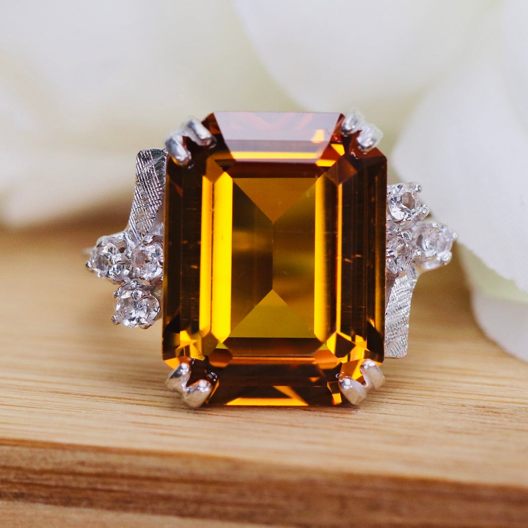 Vintage Synthetic orange sapphire ring in white gold