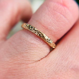 Vintage inspired Auralia sculpted vine patterned band in 14k yellow gold