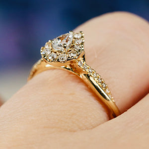 Pear shape diamond cluster ring in 14k yellow gold *onyx deal*