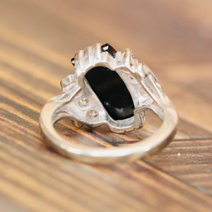 Vintage curved onyx ring in white gold