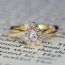 Load image into Gallery viewer, Pear shape diamond cluster ring in 14k yellow gold *onyx deal*