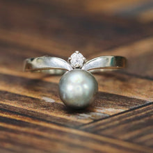 Load image into Gallery viewer, Pearl and diamond chevron ring in 14k white gold