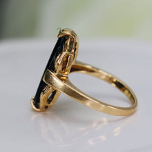 Load image into Gallery viewer, Vintage oval Onyx ring in yellow gold
