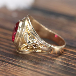 Vintage synthetic Ruby ring in yellow gold with bees/wasps on the shoulders